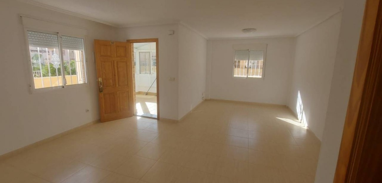 Venta - Villa -
Ciudad Quesada - Lo Marabu