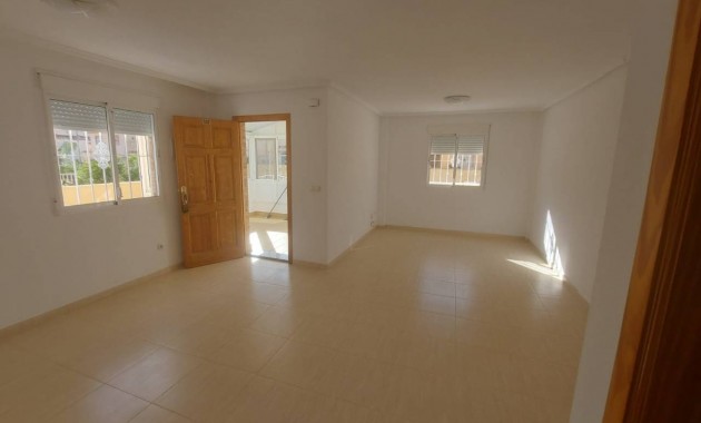 Venta - Villa -
Ciudad Quesada - Lo Marabu