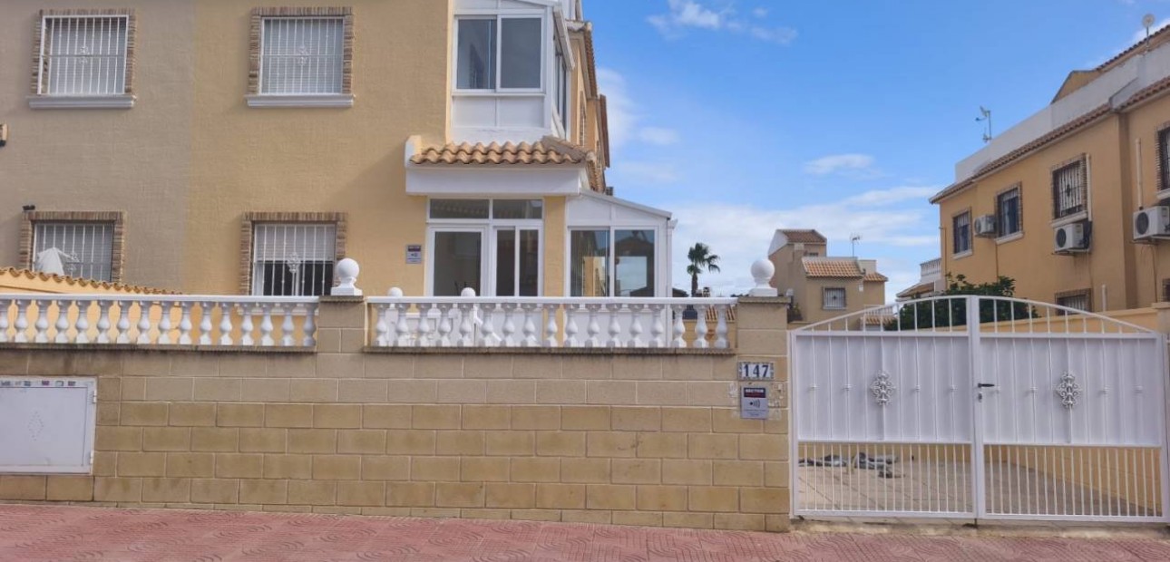 Venta - Villa -
Ciudad Quesada - Lo Marabu