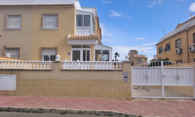Venta - Villa -
Ciudad Quesada - Lo Marabu