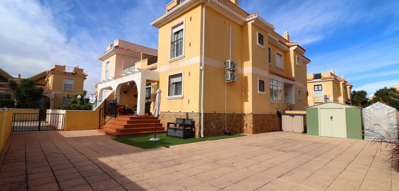 Herverkoop - Quad Villa -
Ciudad Quesada - Lo Marabu