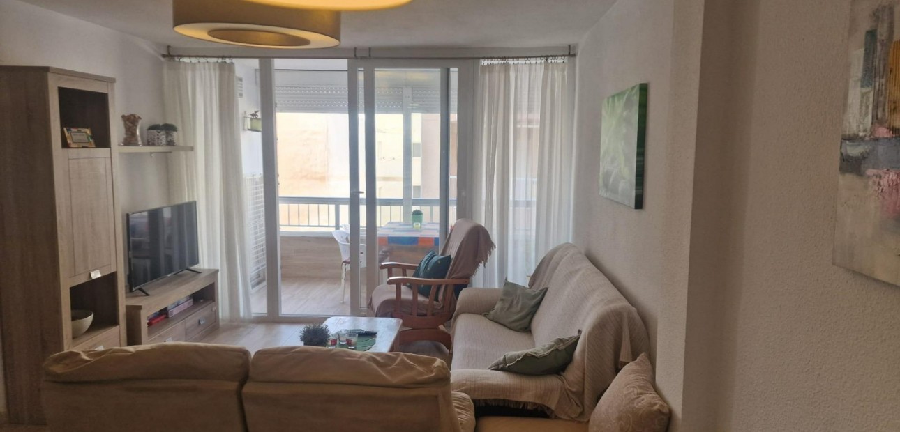 Venta - Apartamento / piso -
Torrevieja - Centro