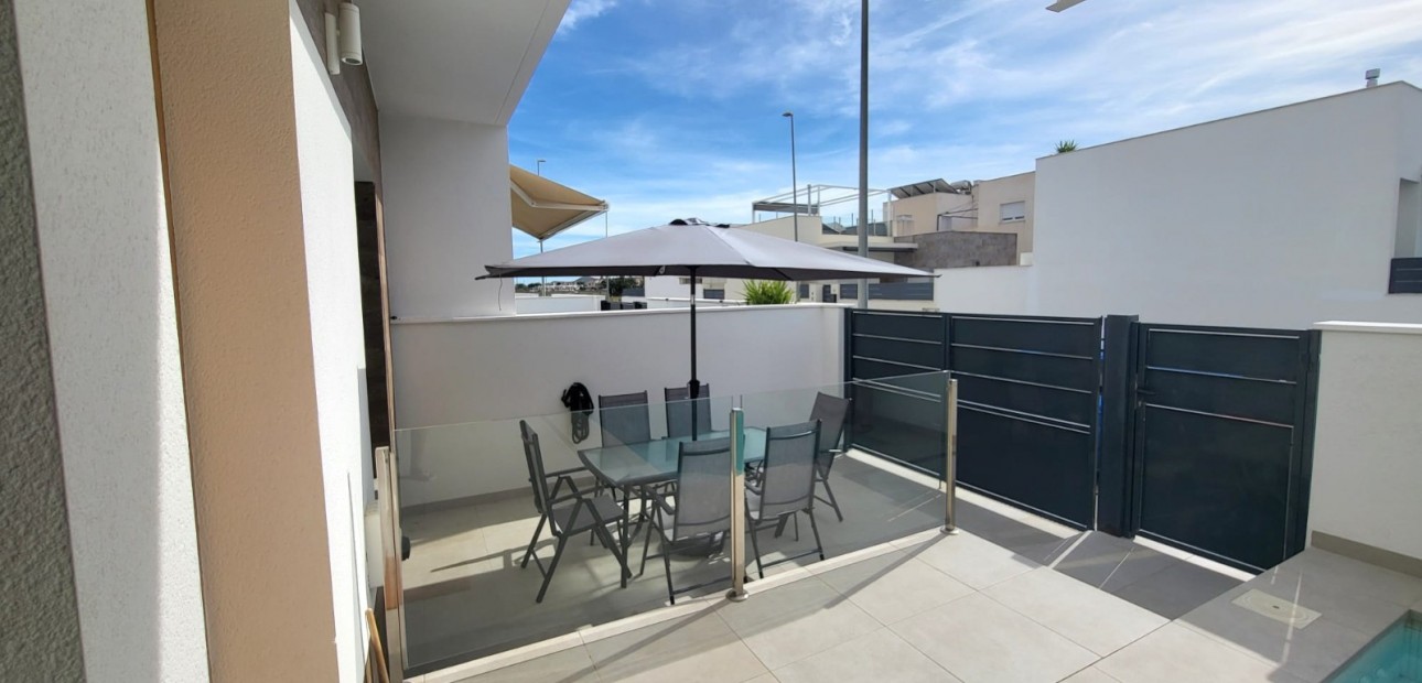 Herverkoop - Herenhuis -
Daya Vieja