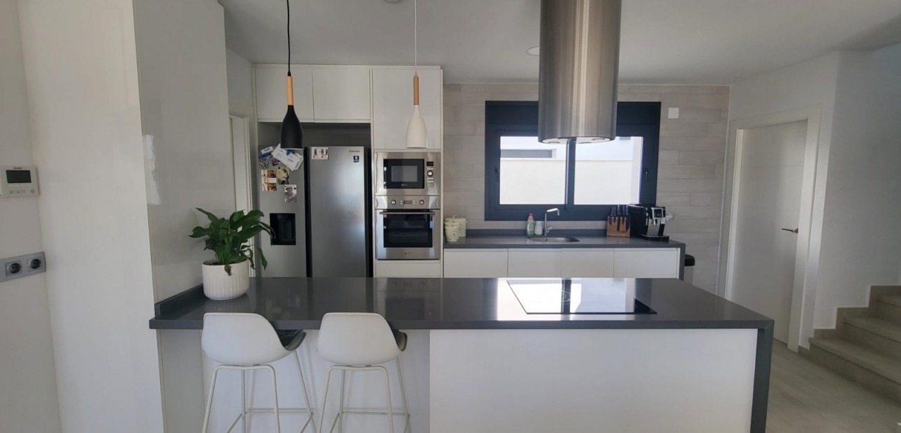 Herverkoop - Herenhuis -
Daya Vieja