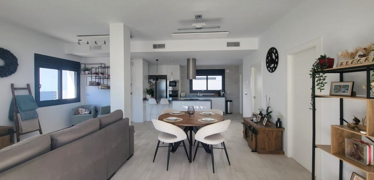 Herverkoop - Herenhuis -
Daya Vieja