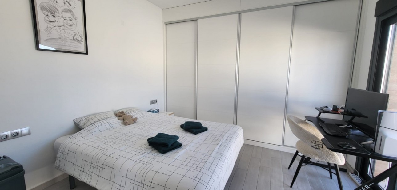 Herverkoop - Herenhuis -
Daya Vieja