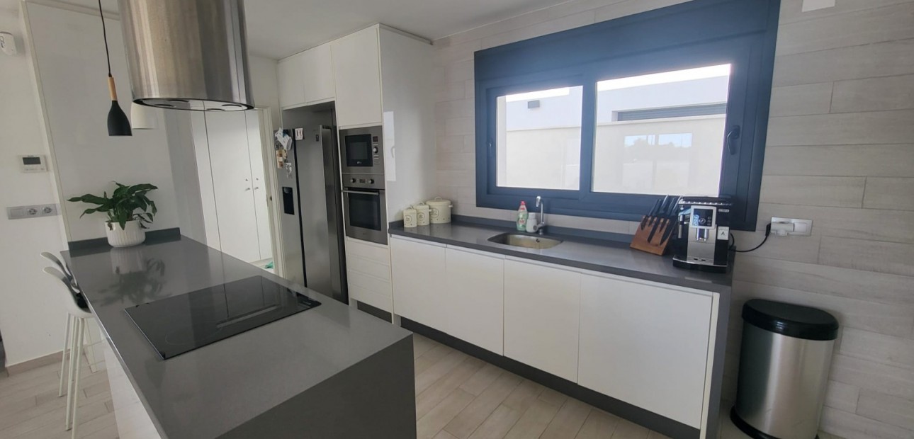 Herverkoop - Herenhuis -
Daya Vieja