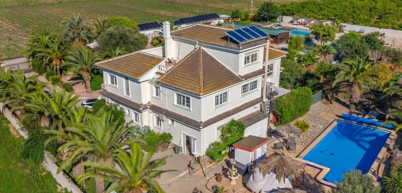 Herverkoop - Finca / Country Property -
Los Montesinos