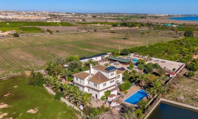 Herverkoop - Finca / Country Property -
Los Montesinos