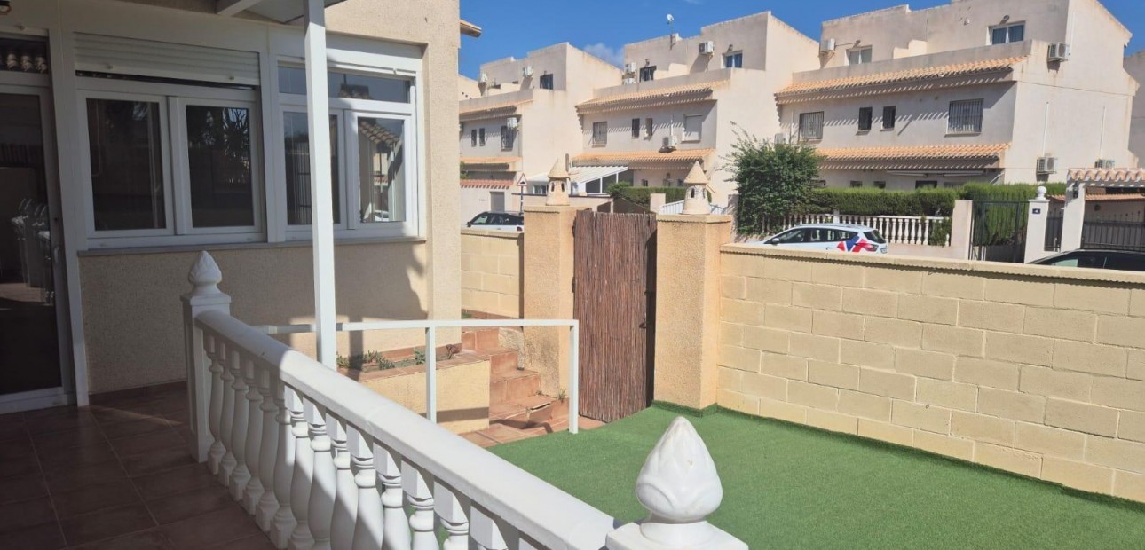 Venta - Terraced house -
Orihuela Costa - Playa Flamenca
