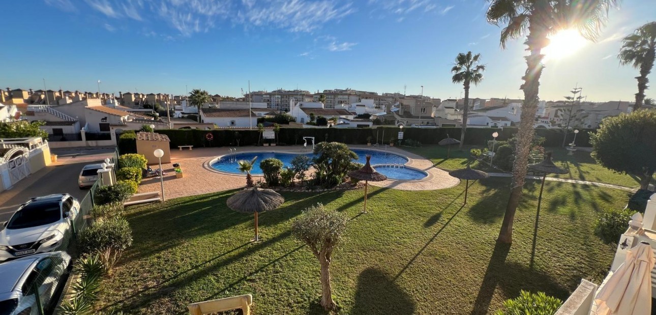 Venta - Villa -
Orihuela Costa - Los Almendros-La Florida
