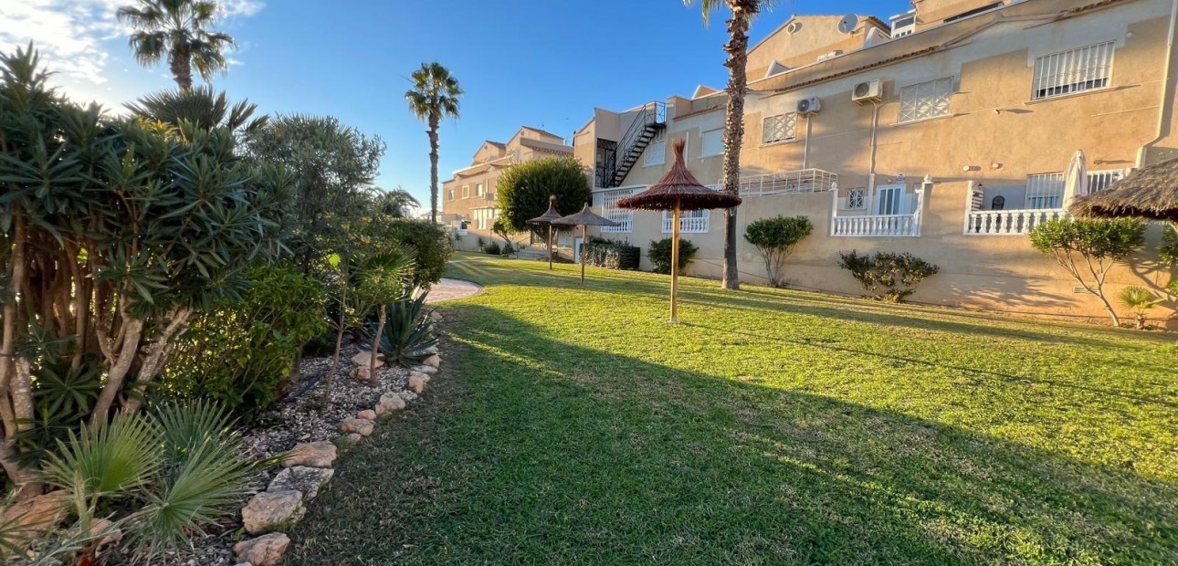 Venta - Villa -
Orihuela Costa - Los Almendros-La Florida