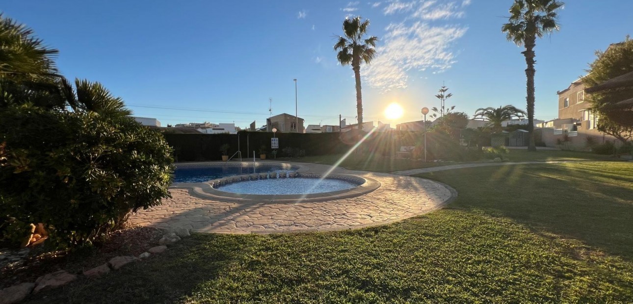 Venta - Villa -
Orihuela Costa - Los Almendros-La Florida