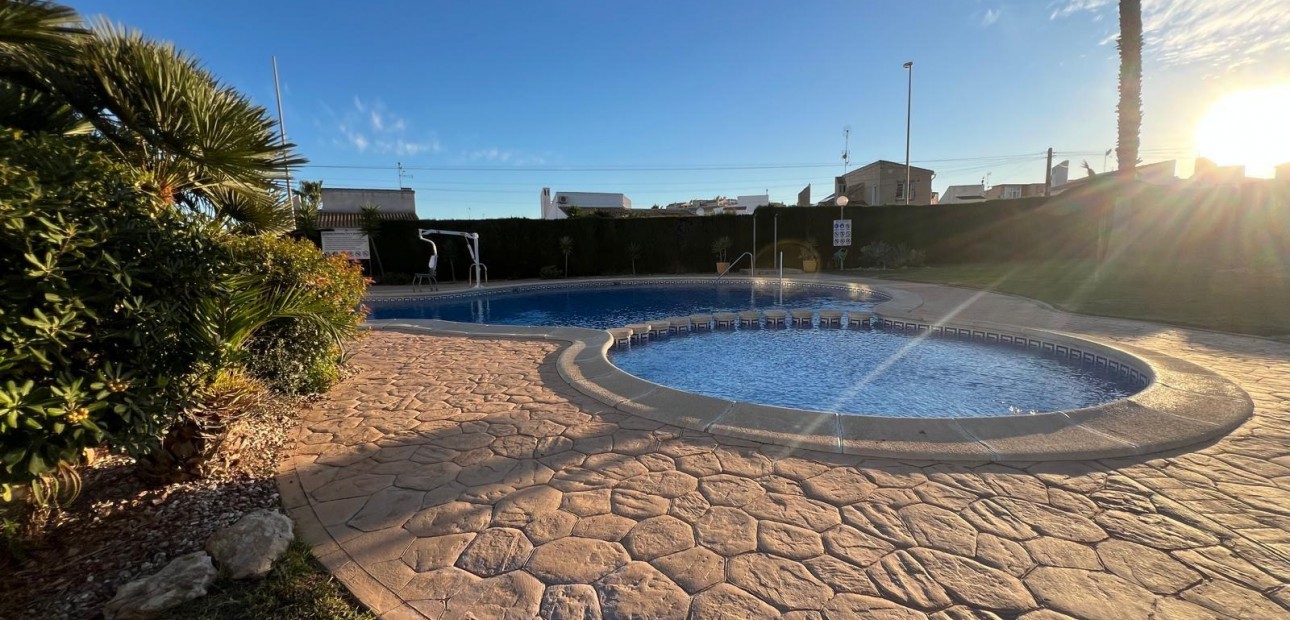 Venta - Villa -
Orihuela Costa - Los Almendros-La Florida