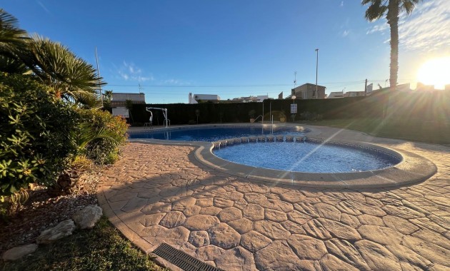 Venta - Villa -
Orihuela Costa - Los Almendros-La Florida