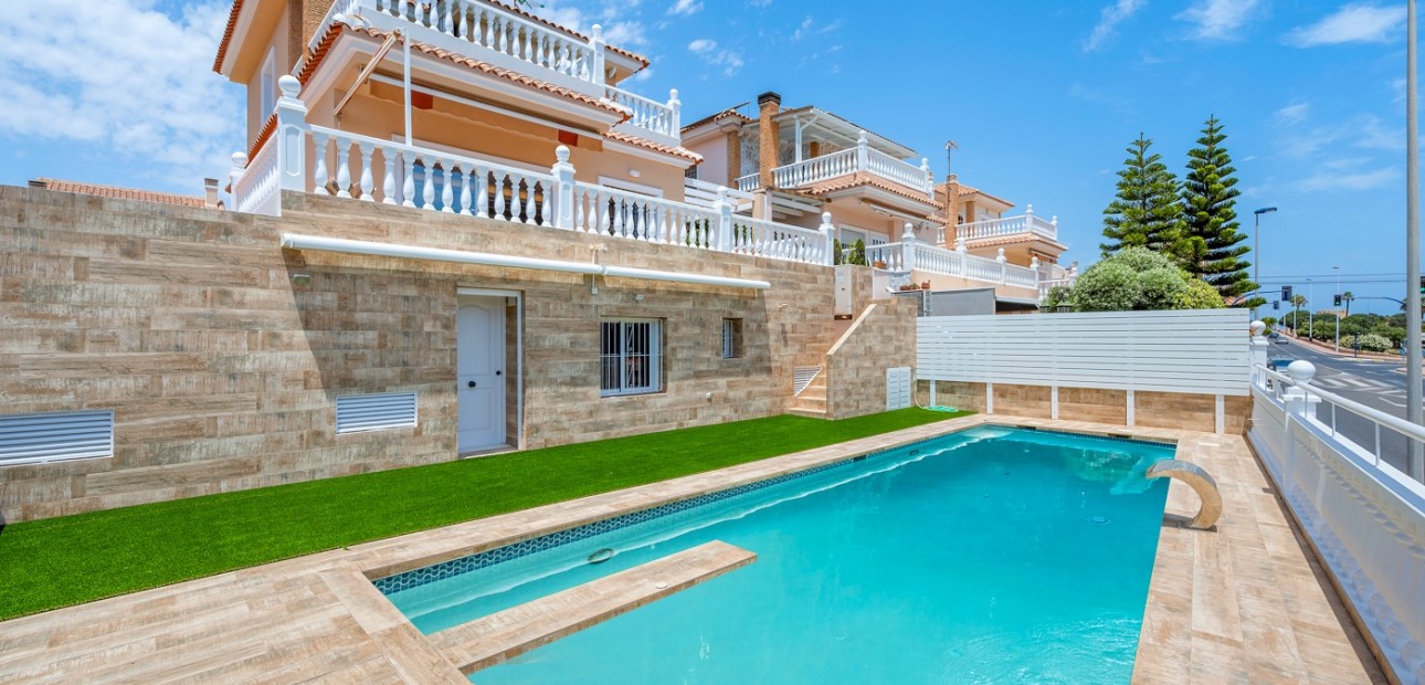 Herverkoop - Detached Villa -
Torrevieja