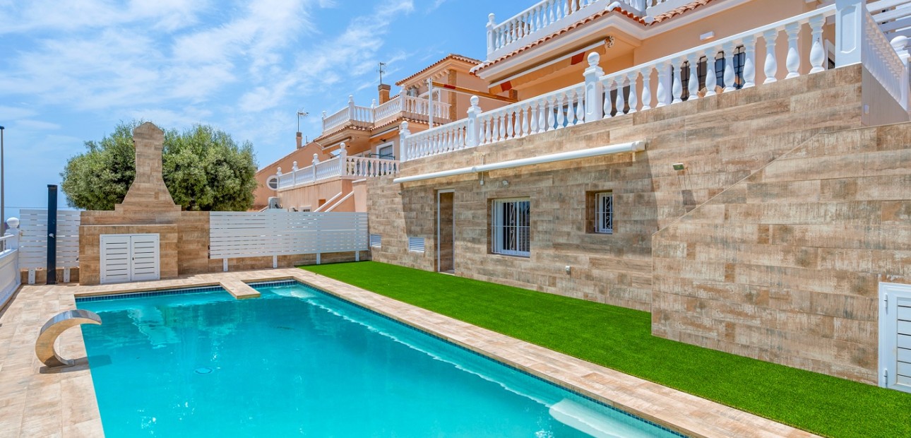 Herverkoop - Detached Villa -
Torrevieja