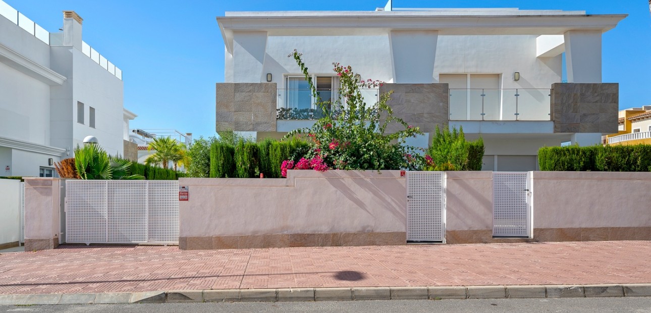 Venta - Semi Detached Villa -
Ciudad Quesada - Doña Pepa