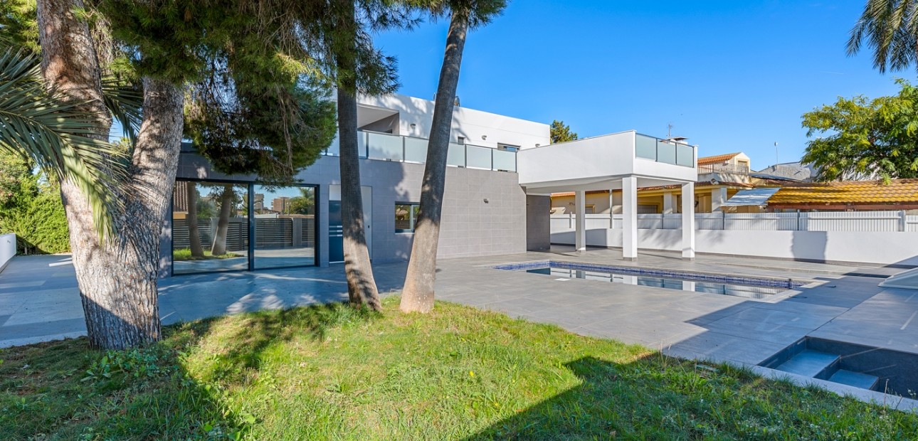 Venta - Detached Villa -
Campoamor