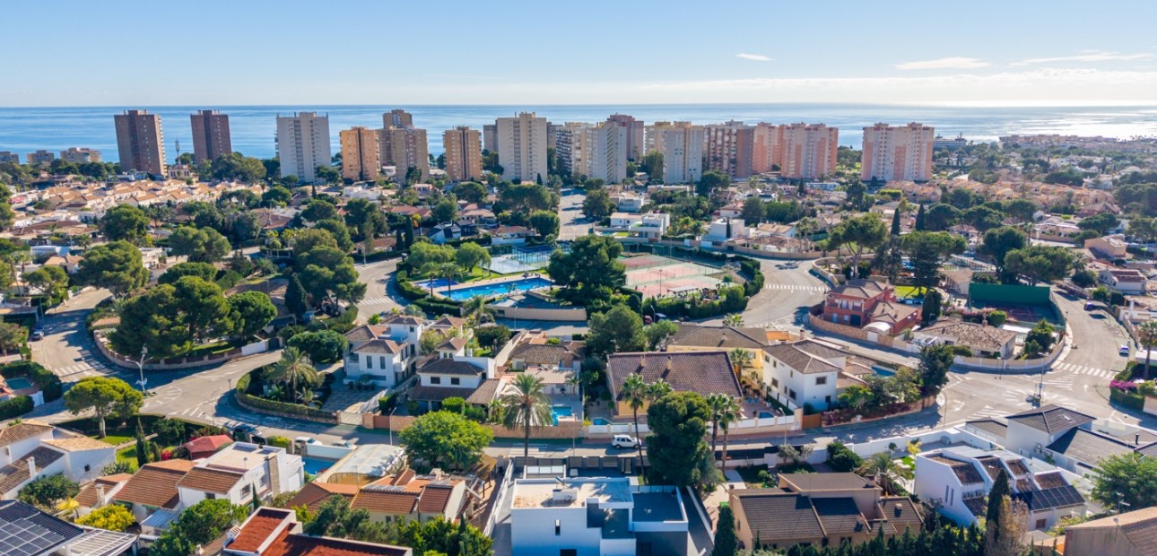 Venta - Detached Villa -
Campoamor