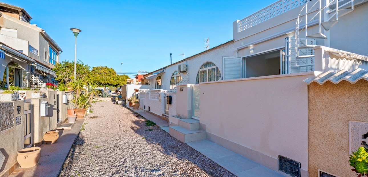 Venta - Bungalow -
Torrevieja - El Chaparral