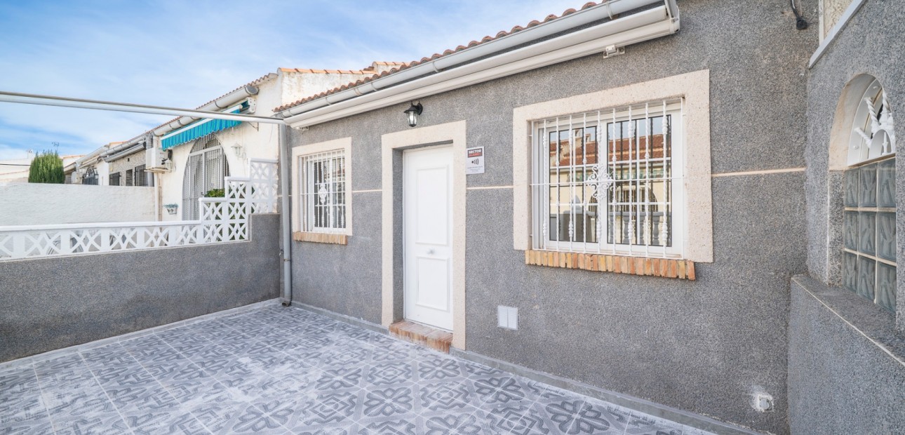 Herverkoop - Bungalow -
Torrevieja - El Chaparral