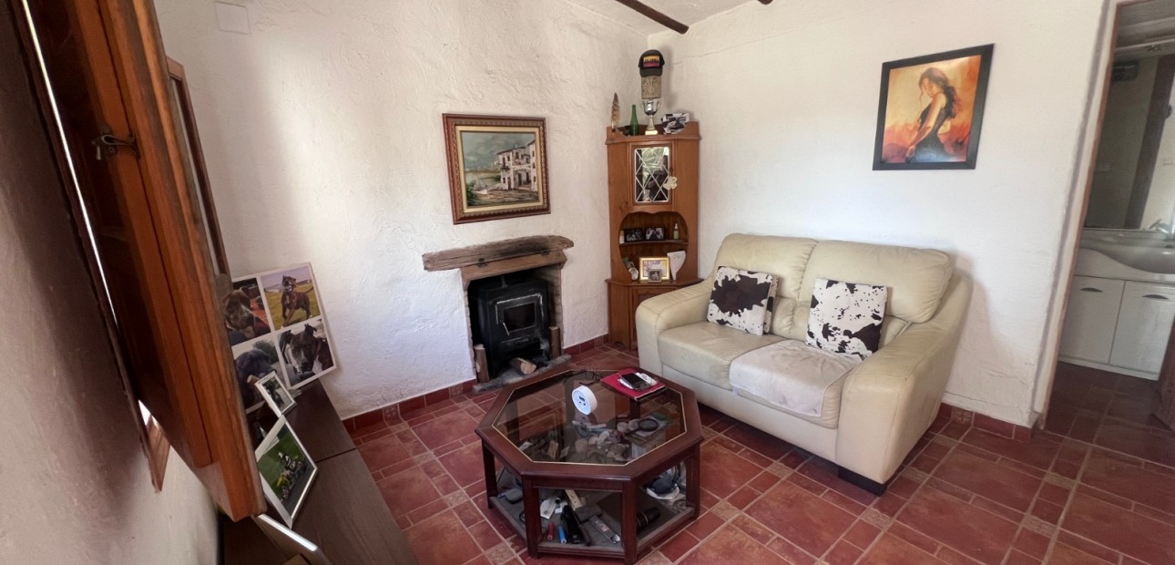 Sale - Country Property/Finca -
Torremendo