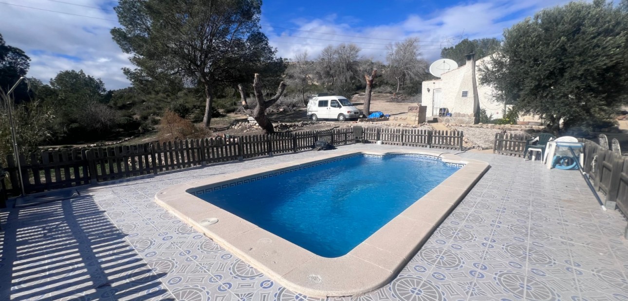 Sale - Country Property/Finca -
Torremendo