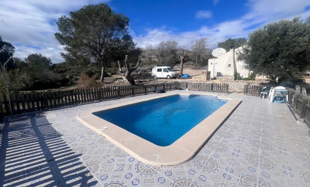 Sale - Country Property/Finca -
Torremendo
