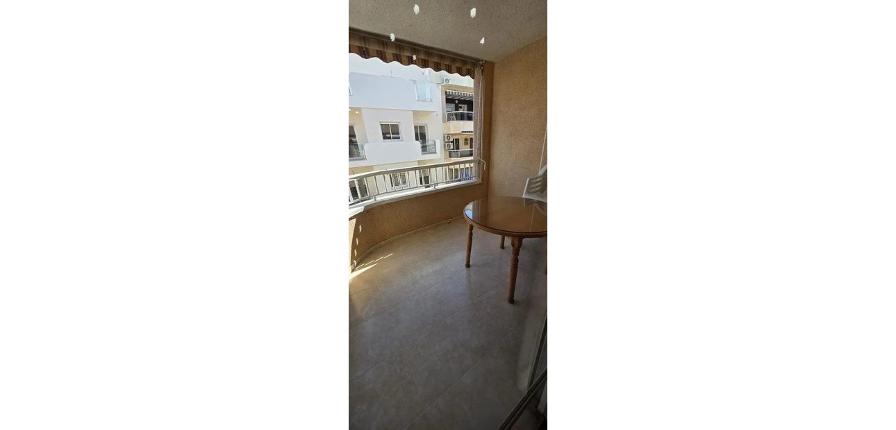 Venta - Apartamento / piso -
Torrevieja - Centro