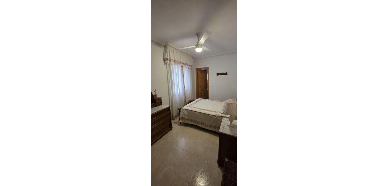 Venta - Apartamento / piso -
Torrevieja - Centro