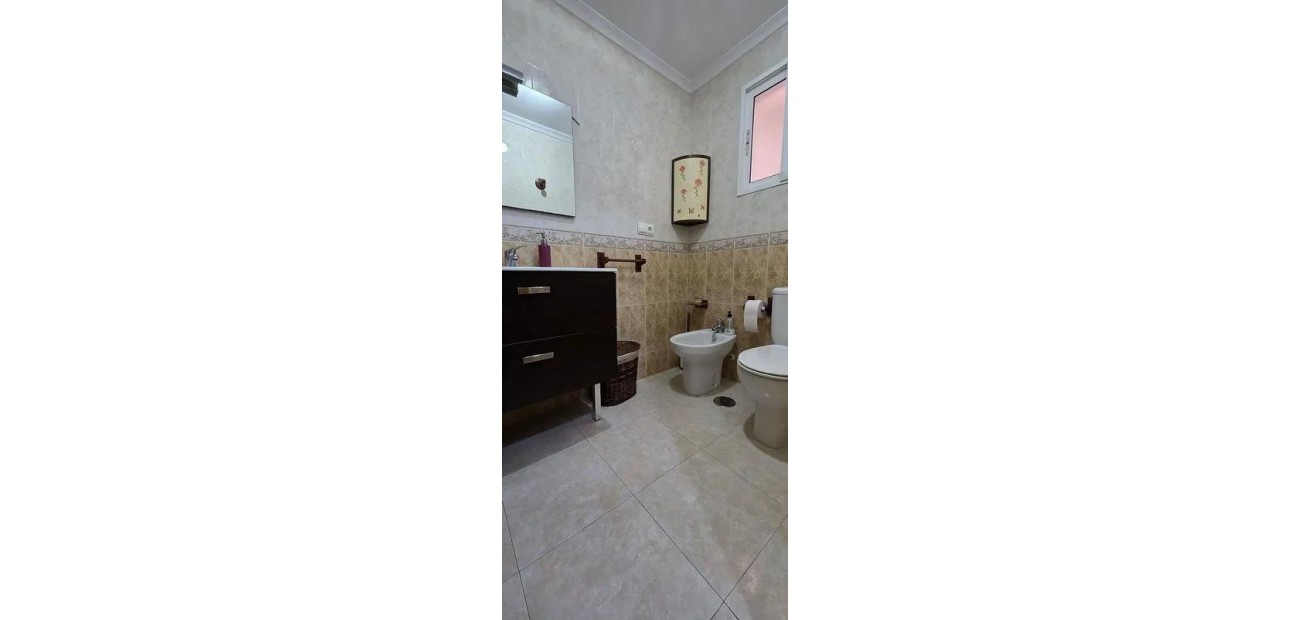 Venta - Apartamento / piso -
Torrevieja - Centro