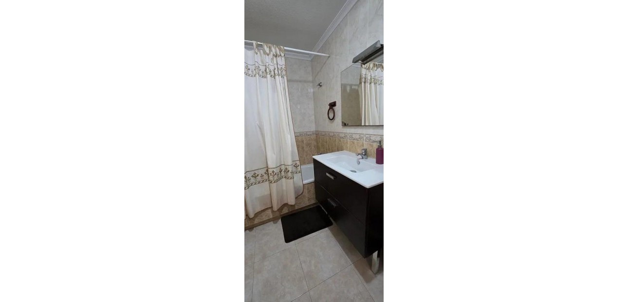 Venta - Apartamento / piso -
Torrevieja - Centro