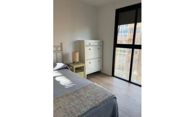 Venta - Apartamento / piso -
Alicante - Garbinet-Parque de las Avenidas
