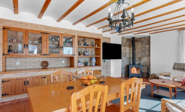 Venta - Finca / Country Property -
Los Montesinos