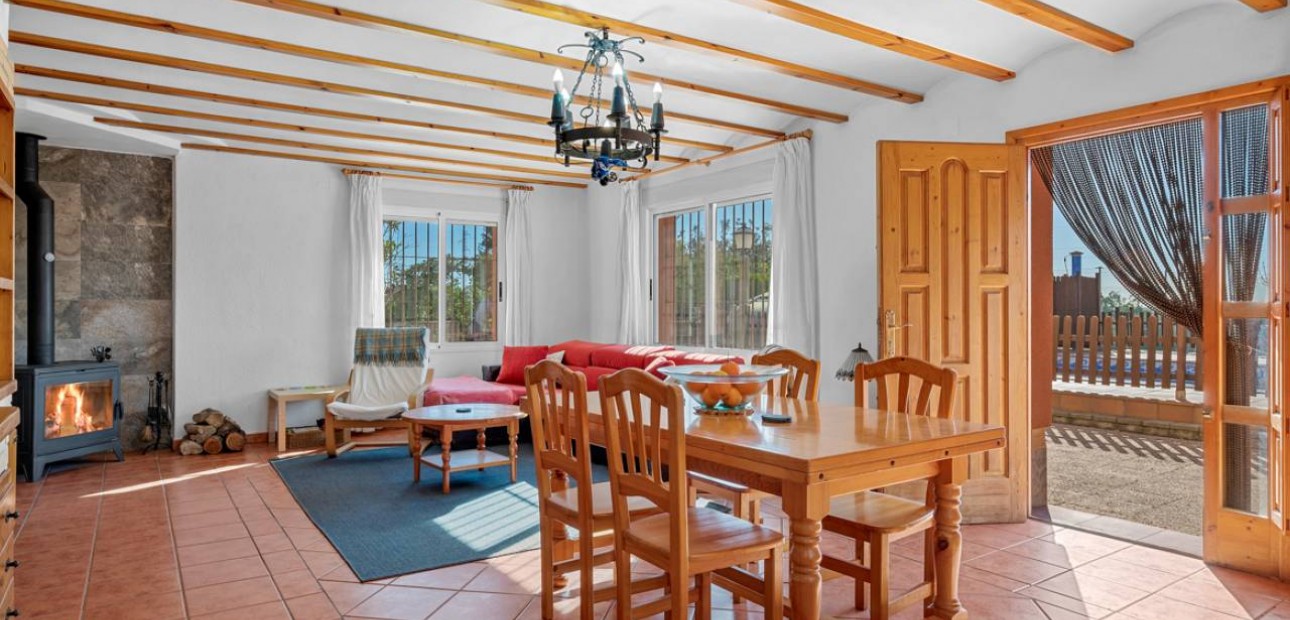 Venta - Finca / Country Property -
Los Montesinos