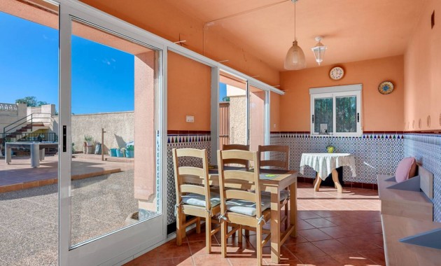 Venta - Finca / Country Property -
Los Montesinos