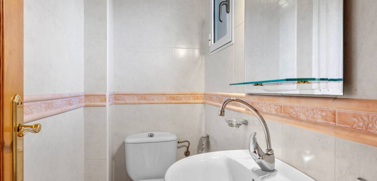 Venta - Finca / Country Property -
Los Montesinos