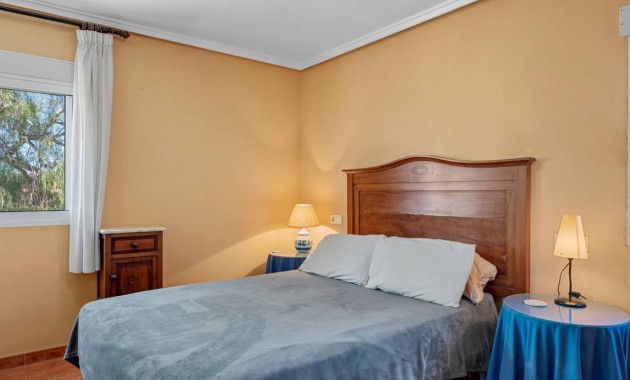 Venta - Finca / Country Property -
Los Montesinos