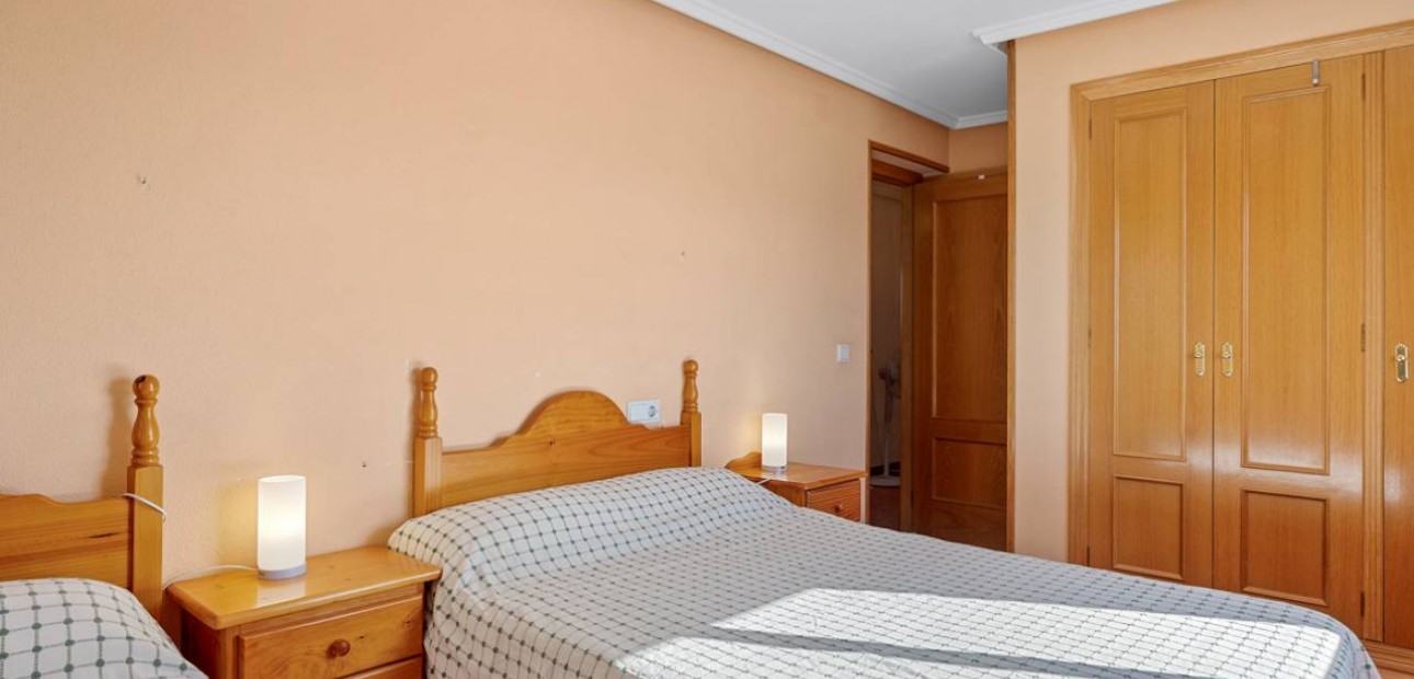 Venta - Finca / Country Property -
Los Montesinos