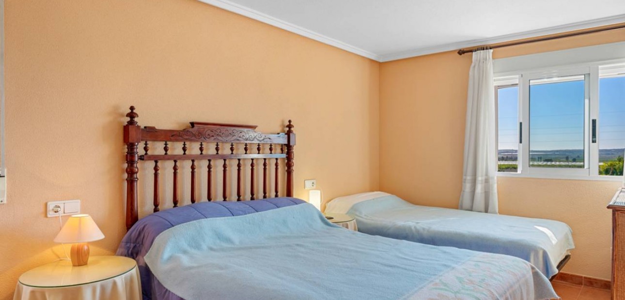 Venta - Finca / Country Property -
Los Montesinos