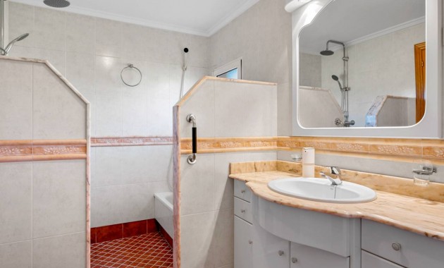 Venta - Finca / Country Property -
Los Montesinos