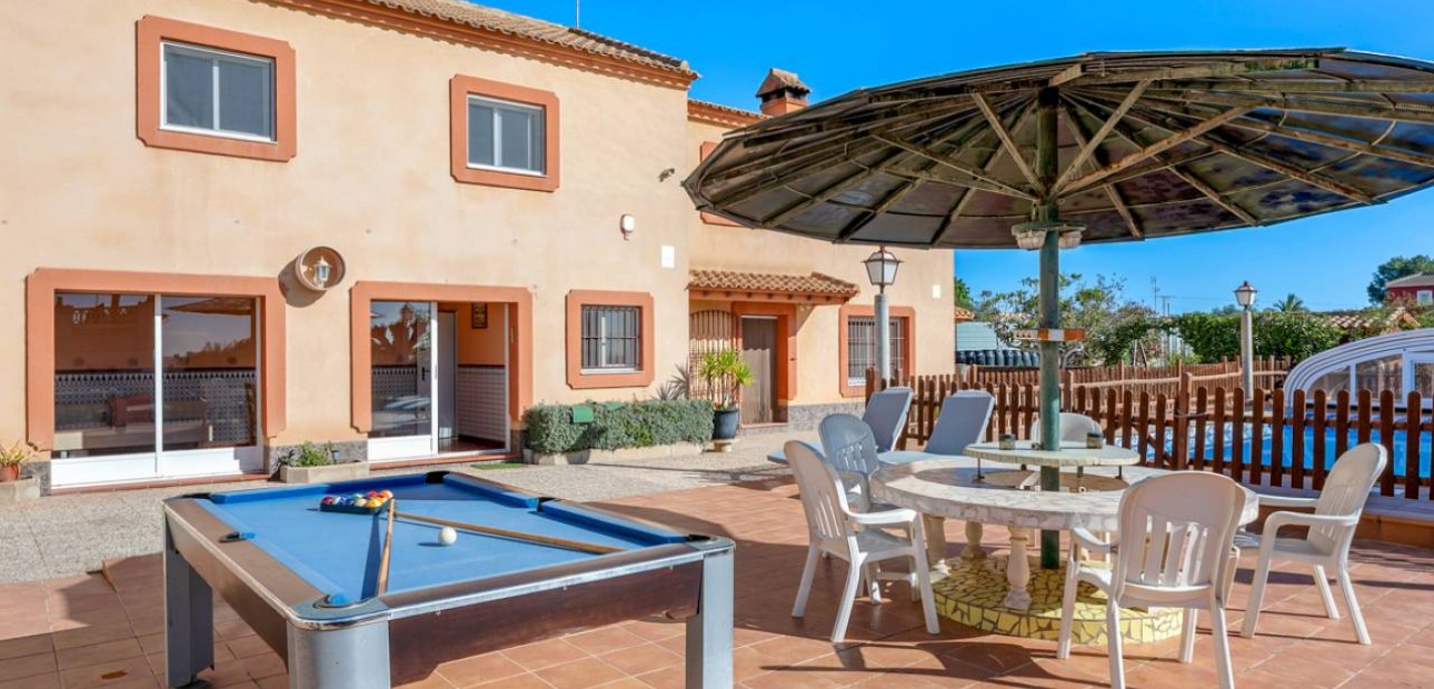 Venta - Finca / Country Property -
Los Montesinos