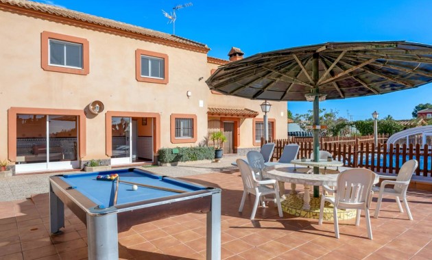 Venta - Finca / Country Property -
Los Montesinos