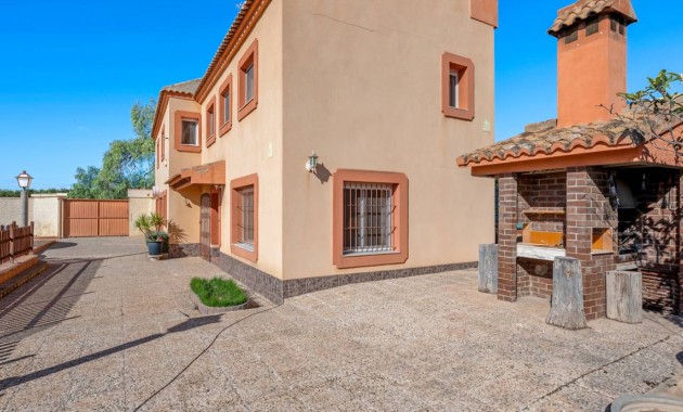 Venta - Finca / Country Property -
Los Montesinos