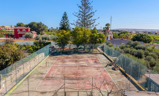 Venta - Finca / Country Property -
Los Montesinos