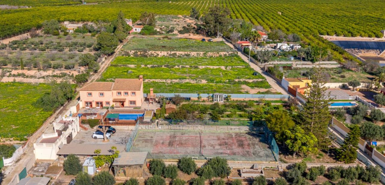 Venta - Finca / Country Property -
Los Montesinos