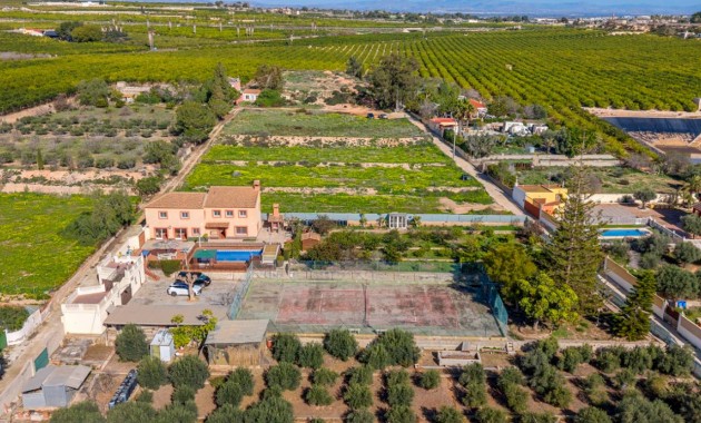 Venta - Finca / Country Property -
Los Montesinos