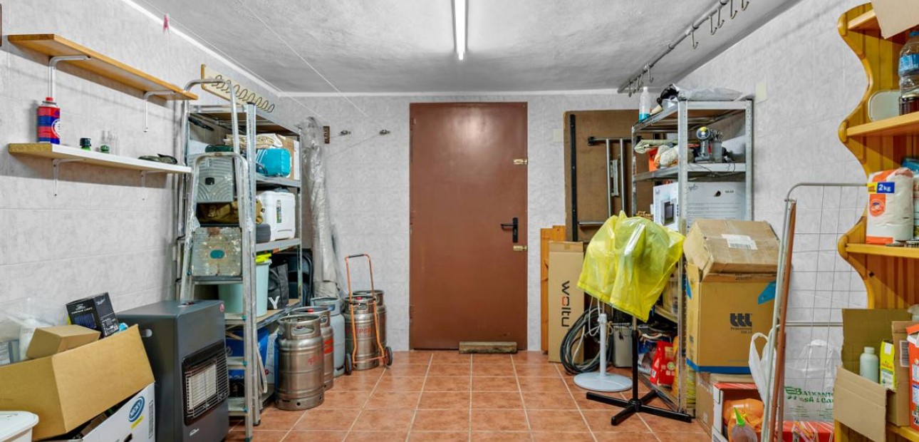 Venta - Finca / Country Property -
Los Montesinos