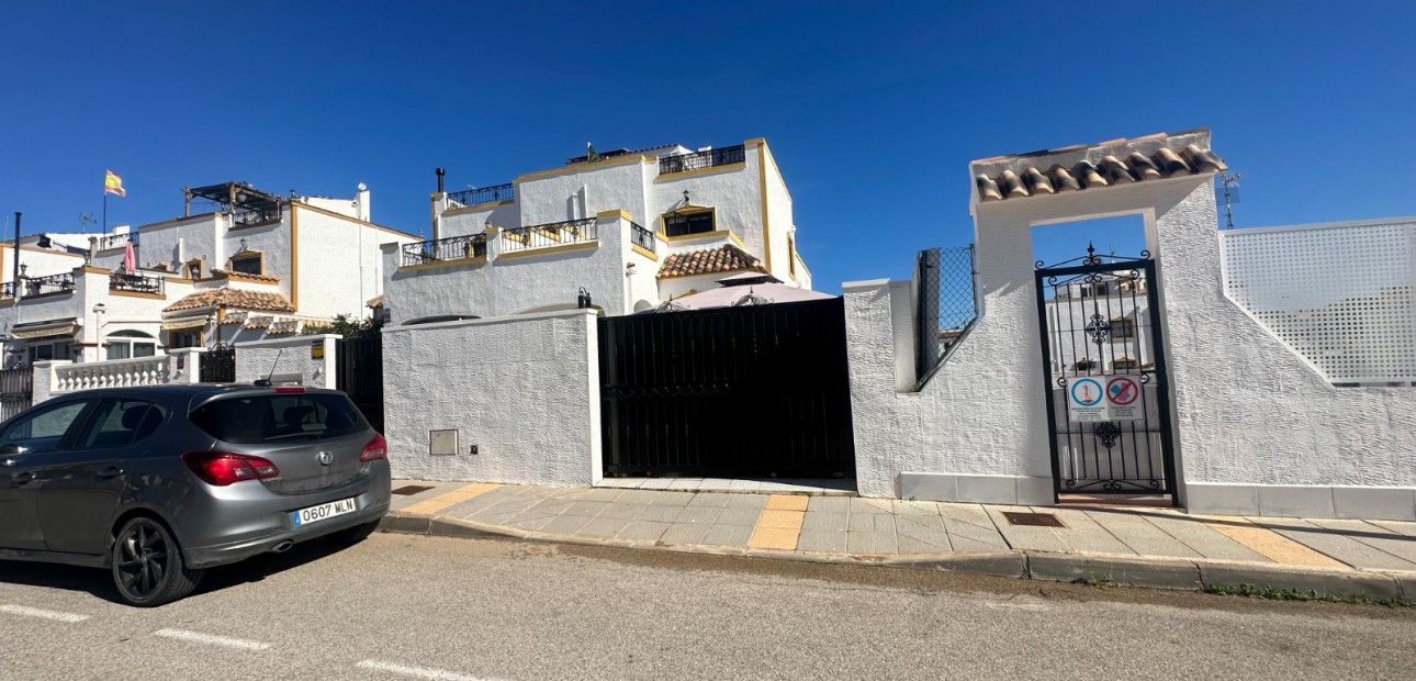 Venta - Adosado -
Orihuela - Entre Naranjos Vistabella